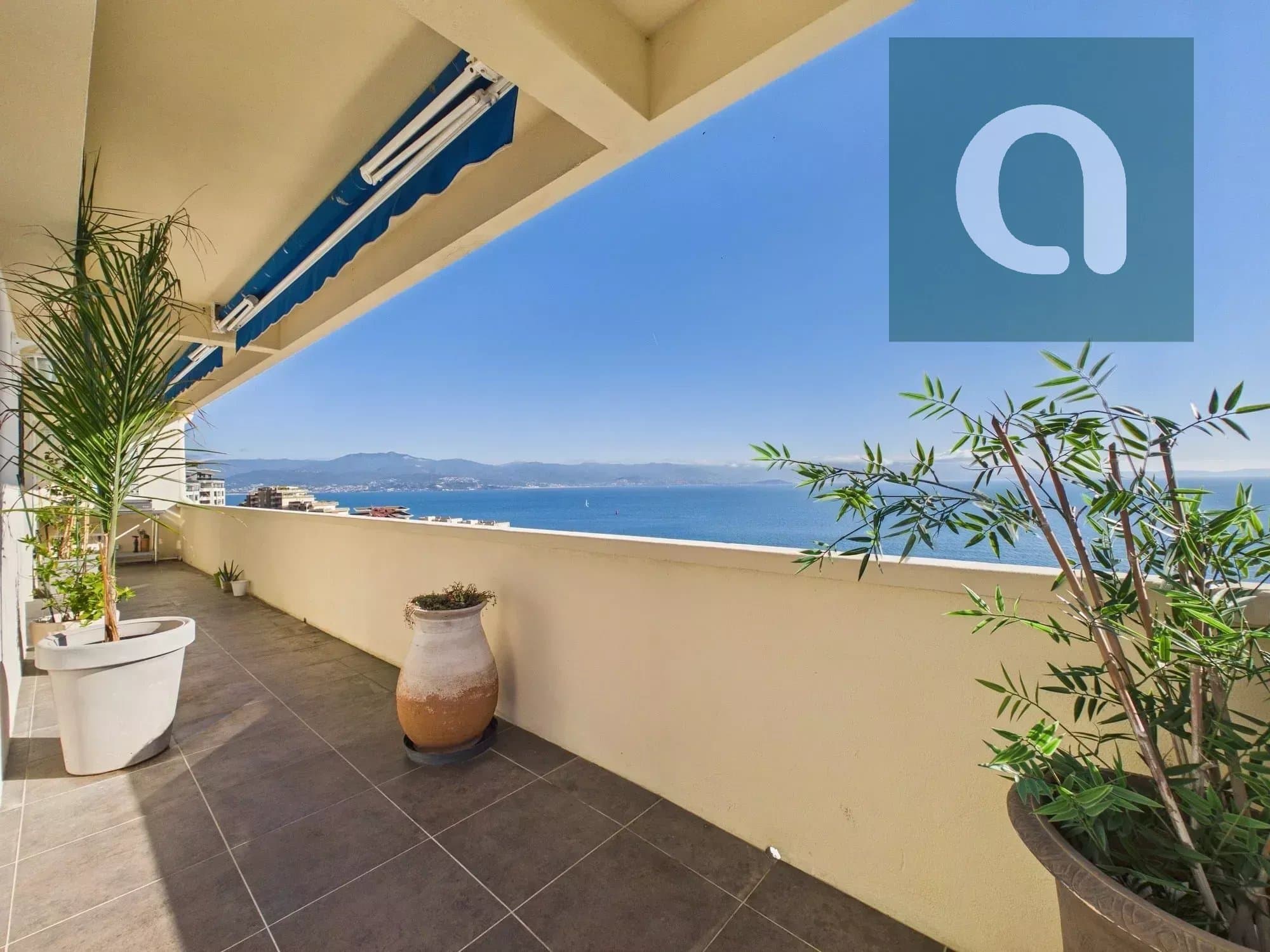 Spacious Modern Apartment with Sea View in Bonifacio