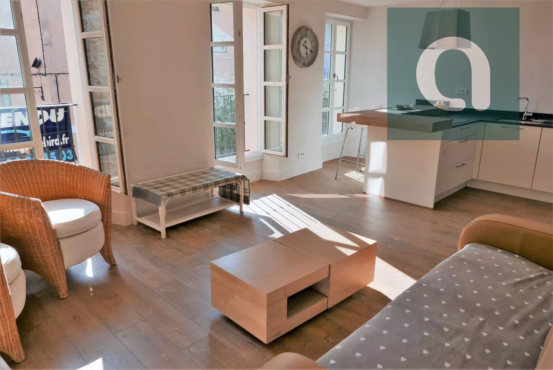 Salon Lumière naturelle Îlot de cuisine Parquet