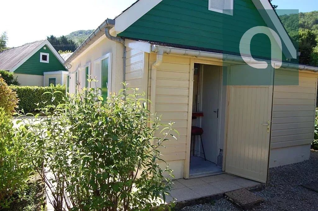 Chasteaux, bungalow sur les rives Lac du Causse