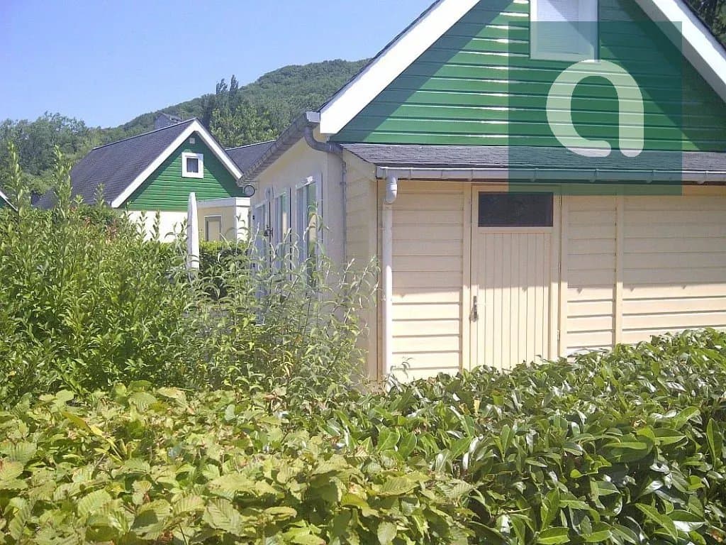 Chasteaux, bungalow sur les rives Lac du Causse