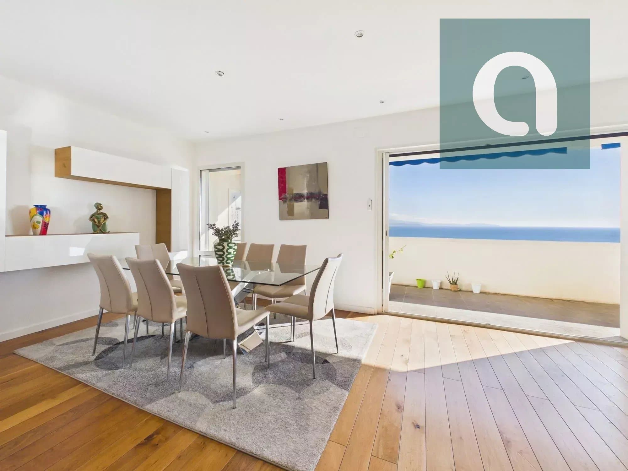 Spacious Modern Apartment with Sea View in Bonifacio