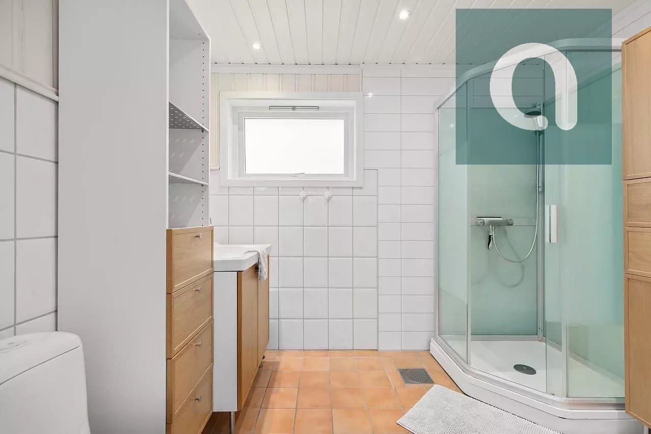 Découvrez cet appartement spacieux de 64 m² situé au cœur de Cannes